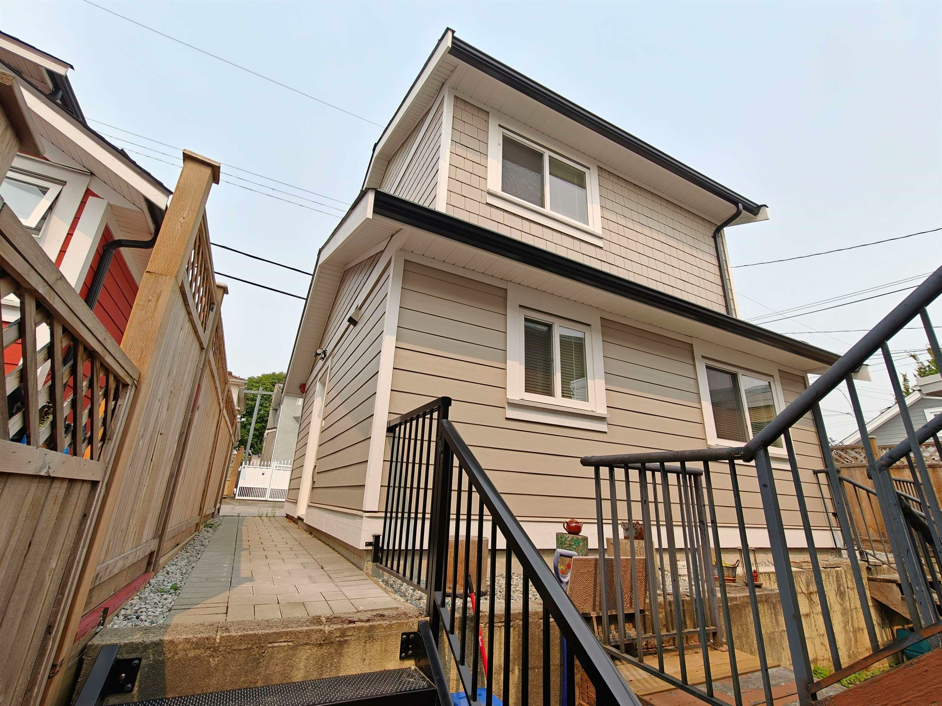 3-381 E 57 Avenue, Vancouver, BC, V5X 1S6 - 2