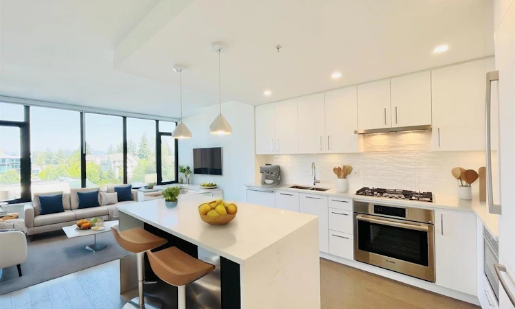 303-1588 Johnston Road