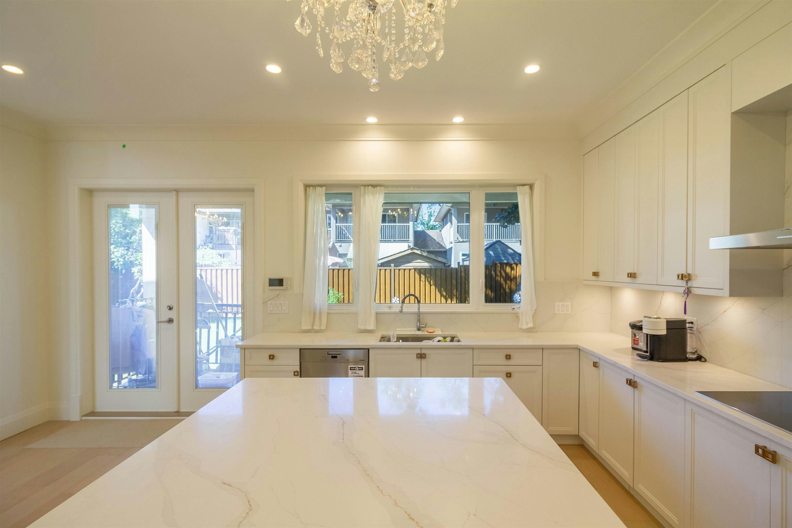 3907 Hertford Street, Burnaby, BC, V5G 2R5 - 16