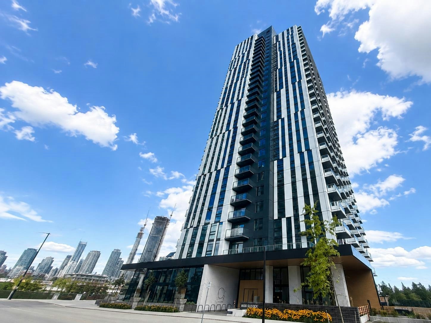 2001-6608 Sussex Avenue, Burnaby, BC, V5H 3C6