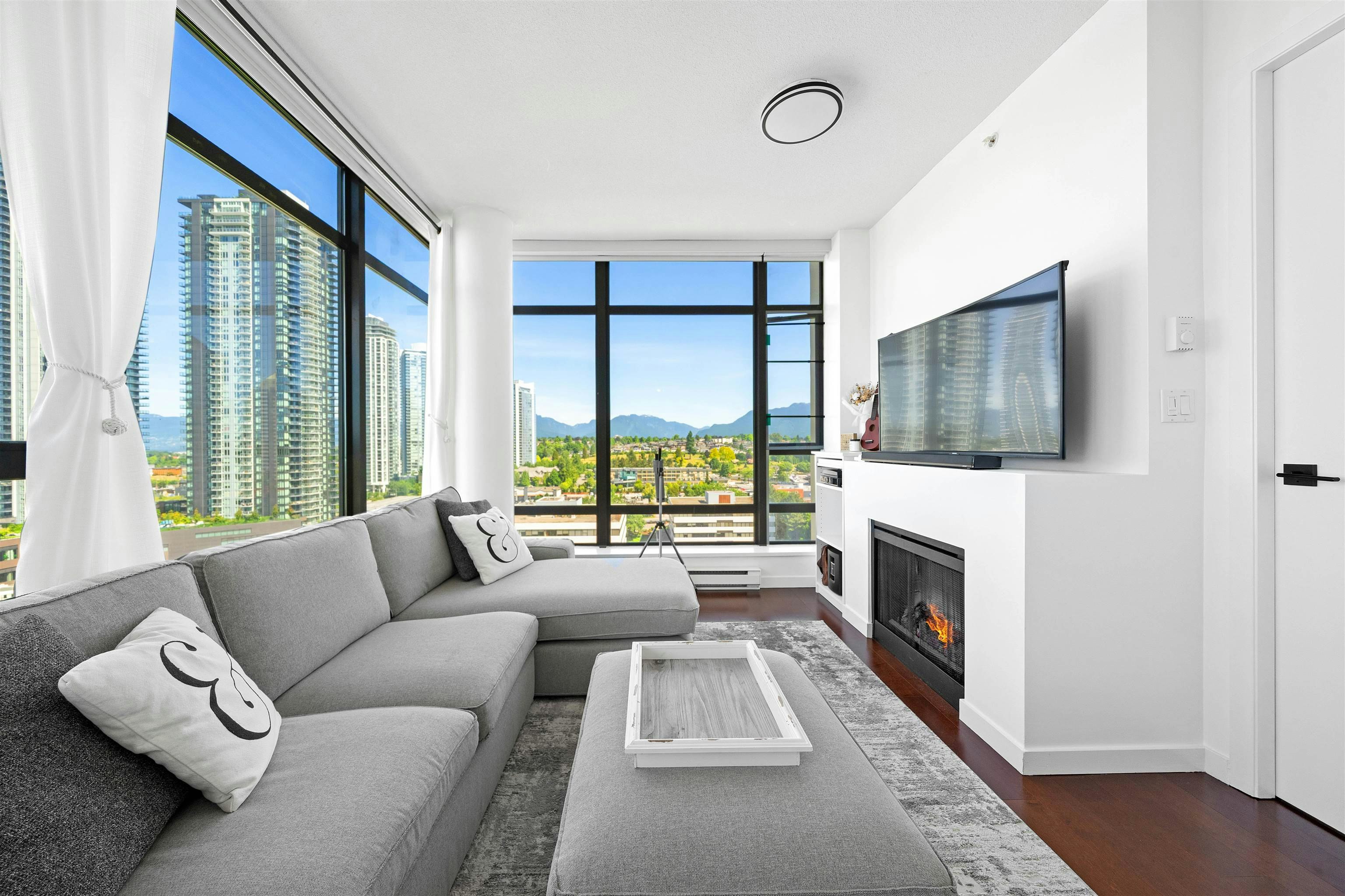 1801-4250 Dawson Street, Burnaby, BC, V5C 4B1 - 3