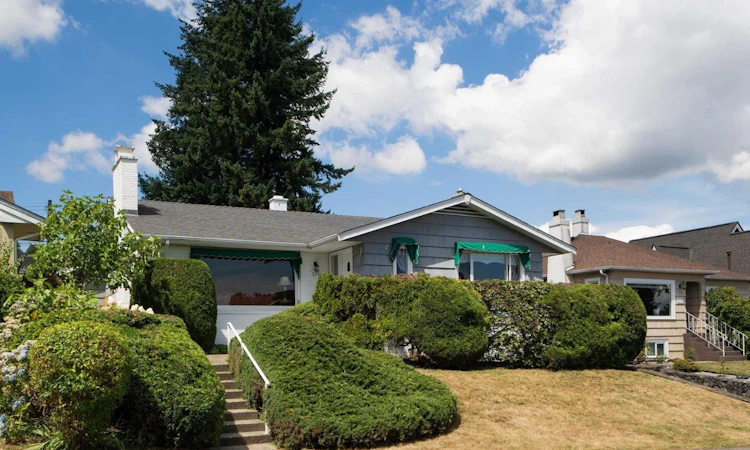 335 Churchill Avenue