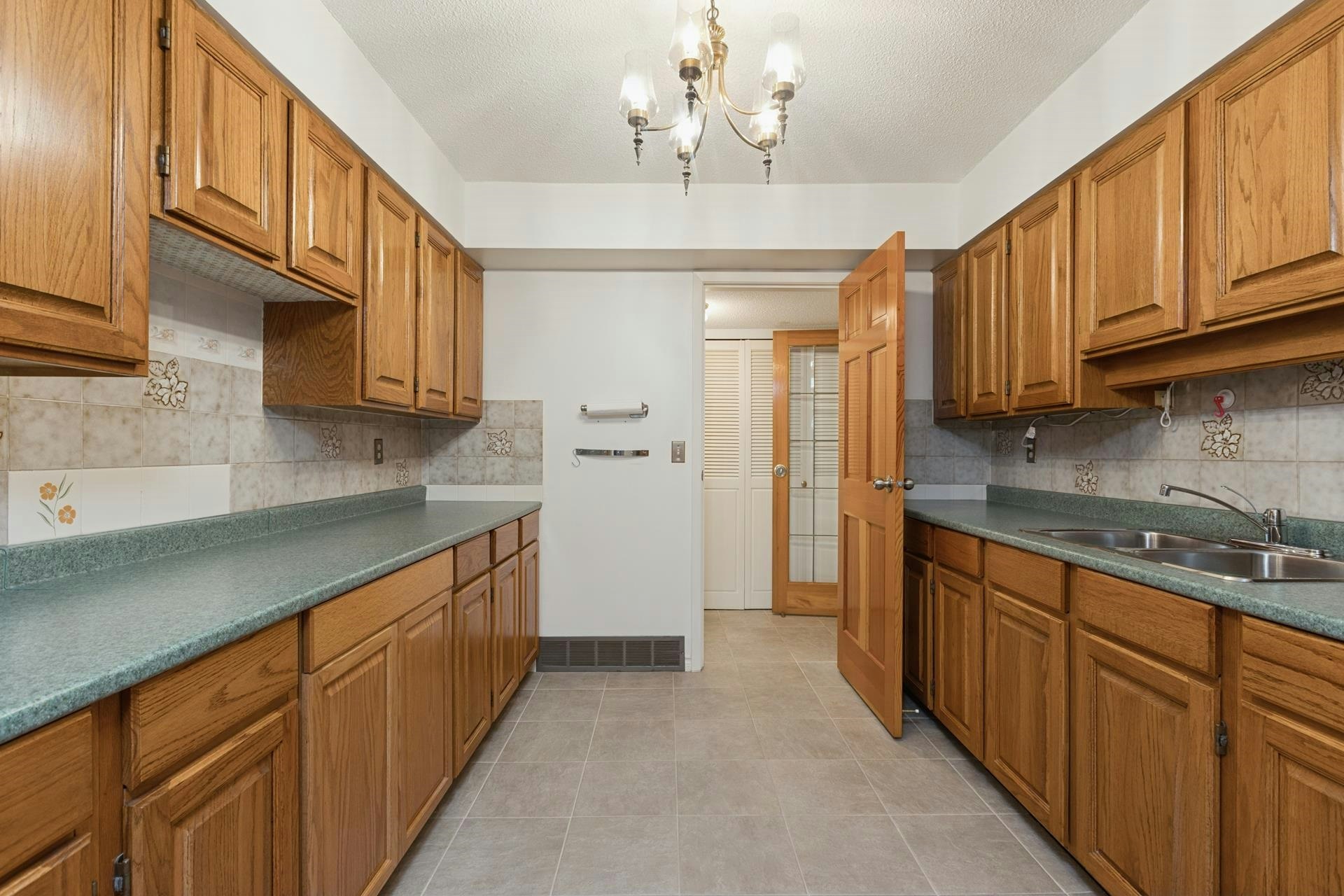 5609 White Pine Lane, North Vancouver, BC, V7R 4S1 - 28
