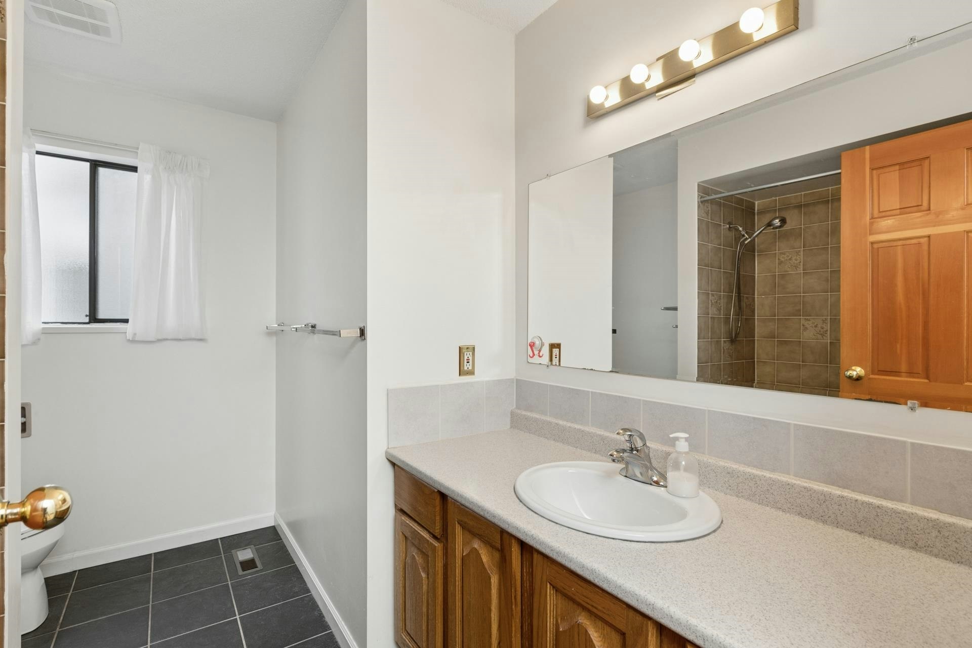 5609 White Pine Lane, North Vancouver, BC, V7R 4S1 - 27