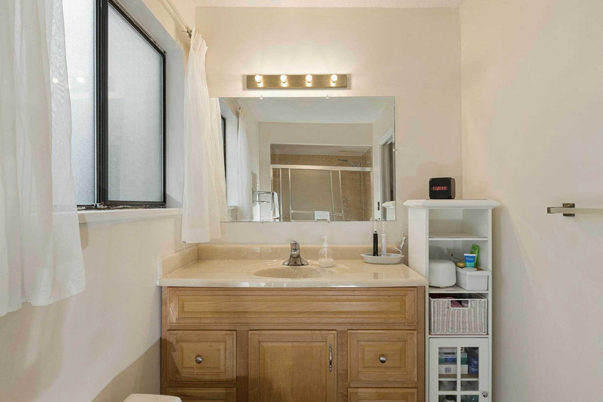 5609 White Pine Lane, North Vancouver, BC, V7R 4S1 - 23