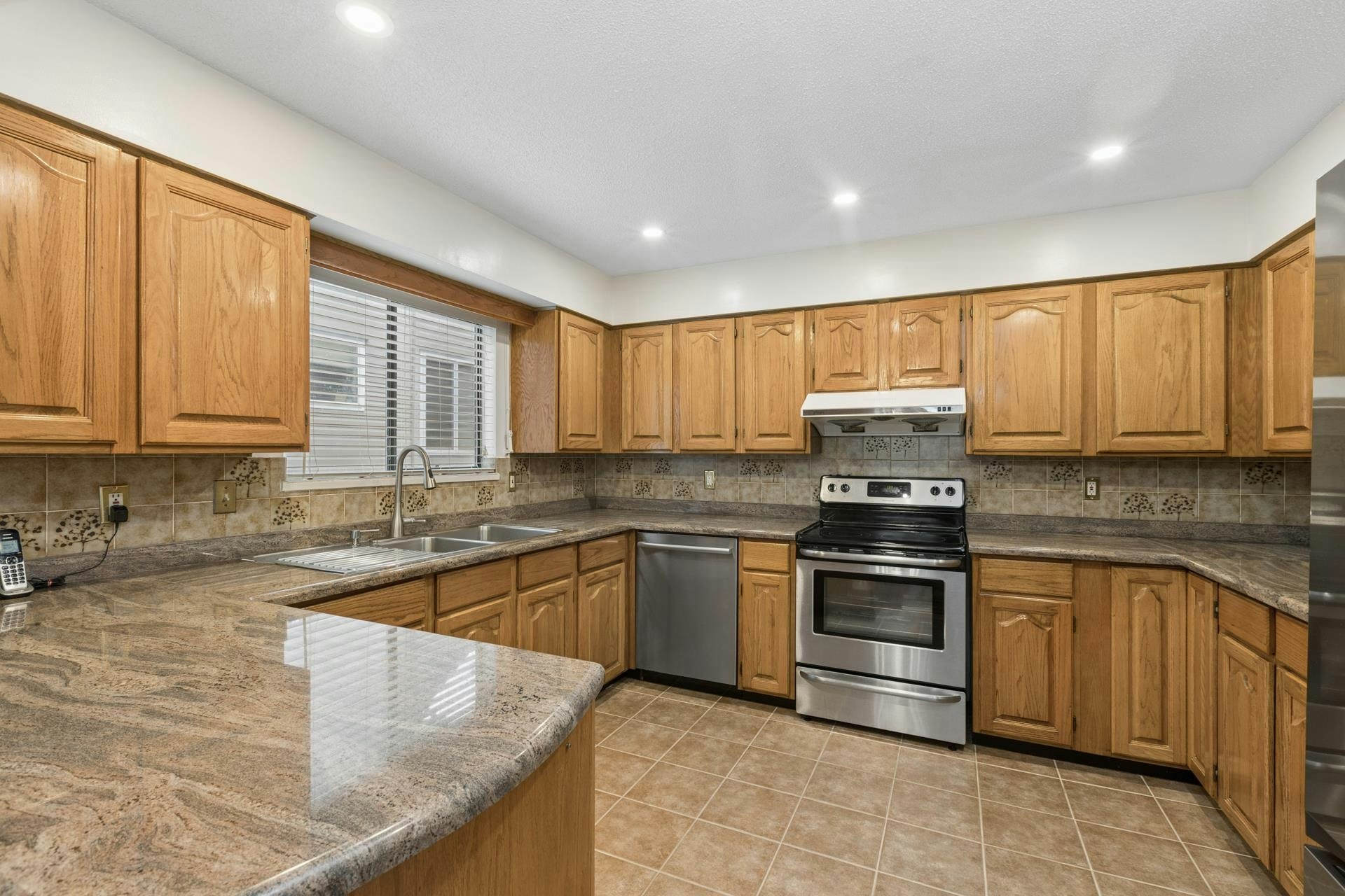 5609 White Pine Lane, North Vancouver, BC, V7R 4S1 - 15