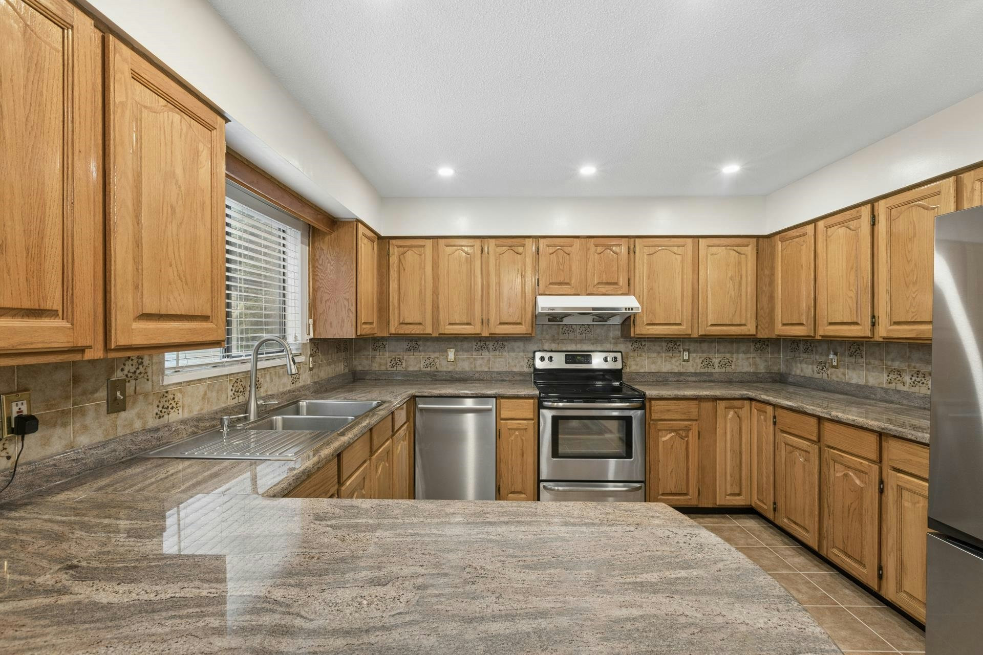 5609 White Pine Lane, North Vancouver, BC, V7R 4S1 - 16
