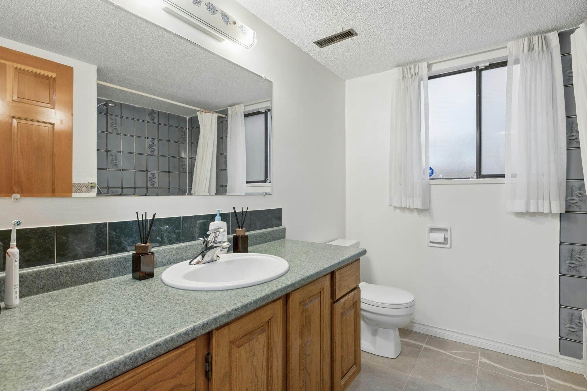 5609 White Pine Lane, North Vancouver, BC, V7R 4S1 - 36