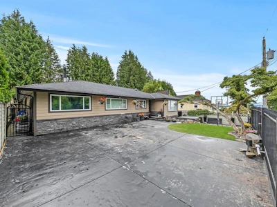 1360 Everall Street - 3