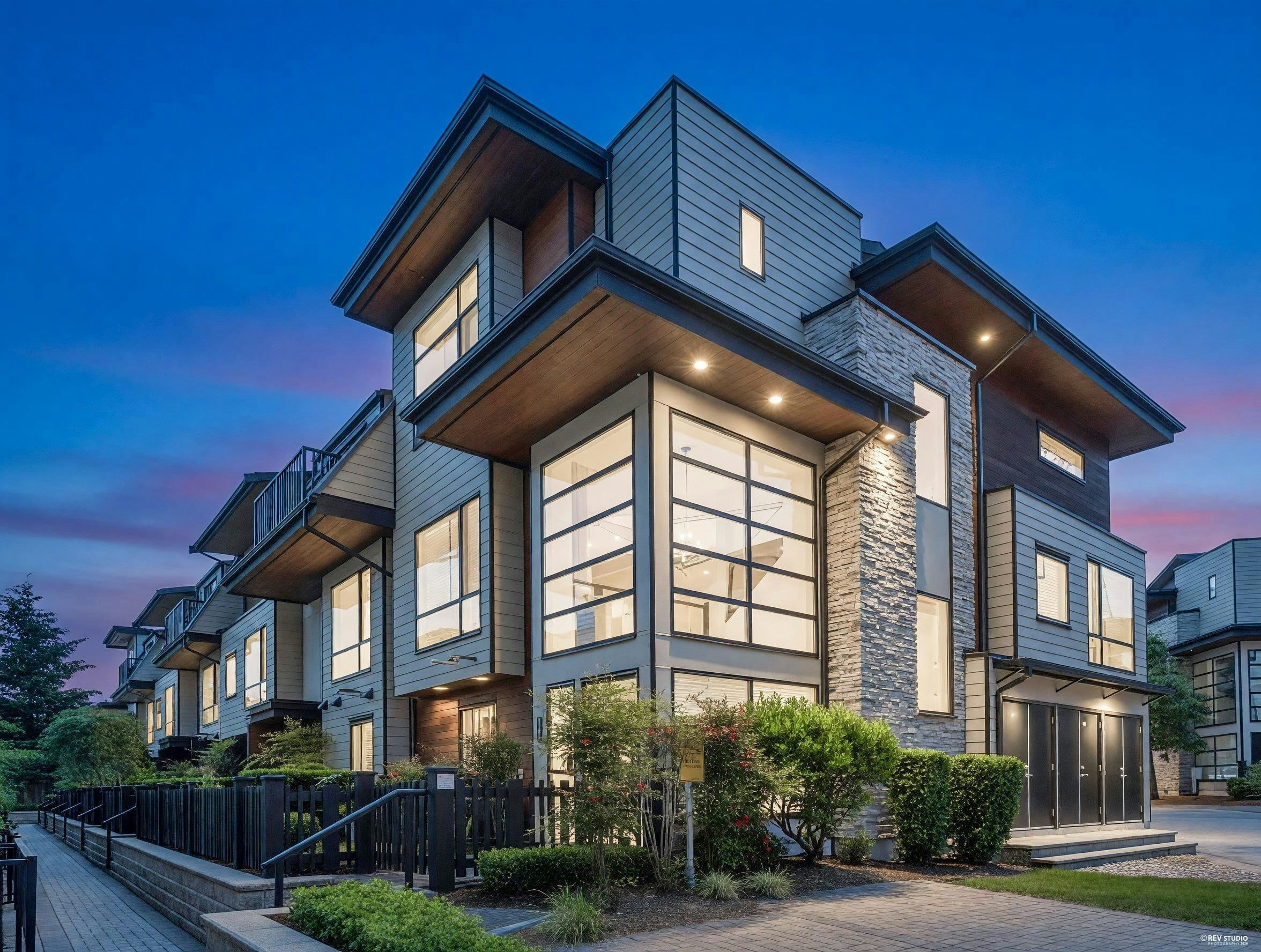 17-15688 28 Avenue, Surrey, BC, V3Z 0N1