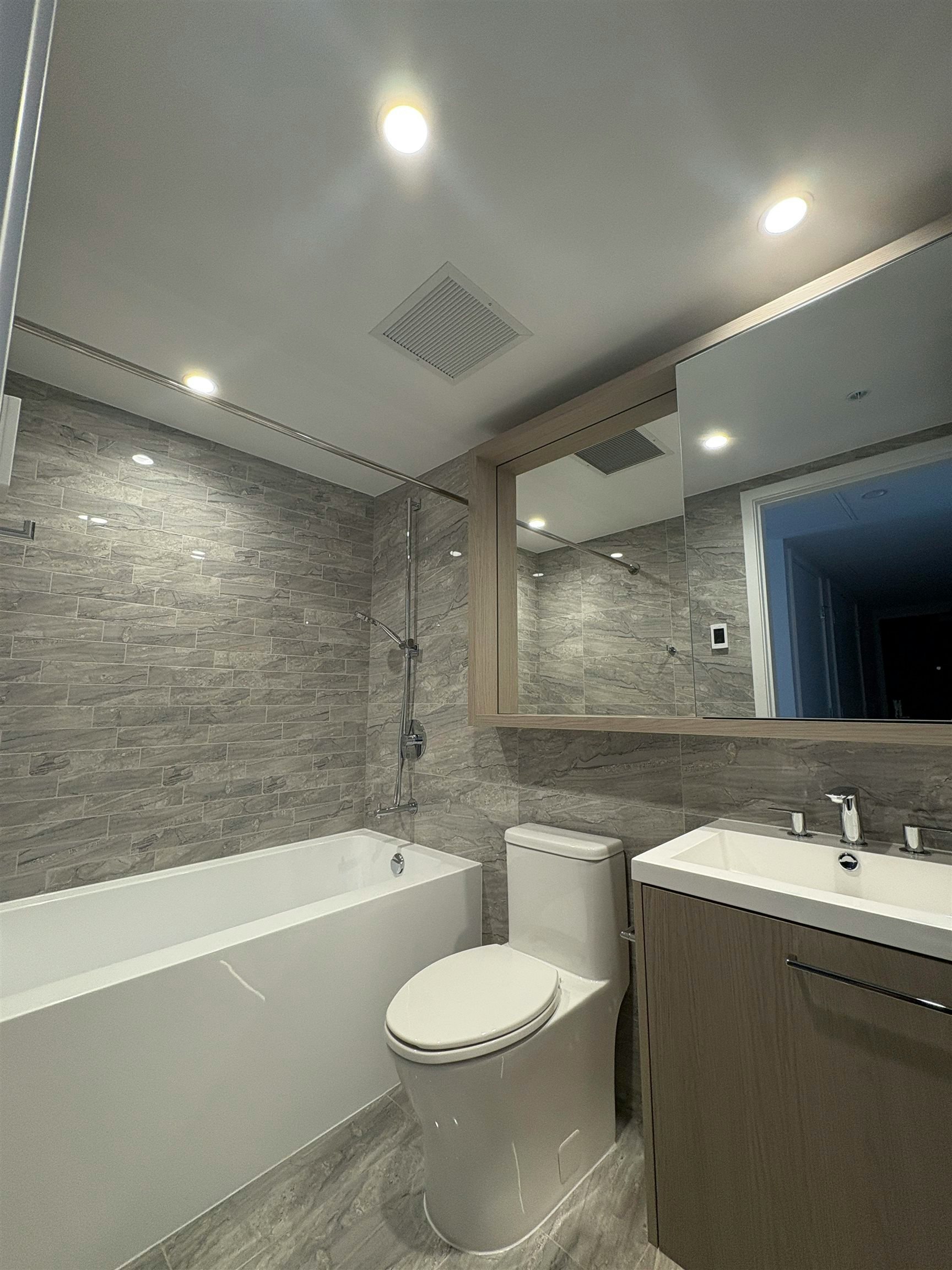 XX-6608 Sussex Avenue, Burnaby, BC, V5H 0M3 - 3