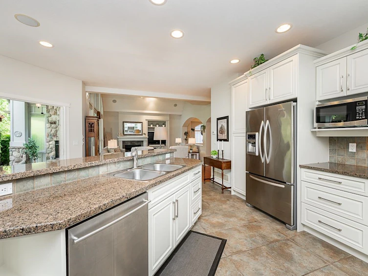3338 157a Street, Surrey, BC, V3Z 3Y4 - 6