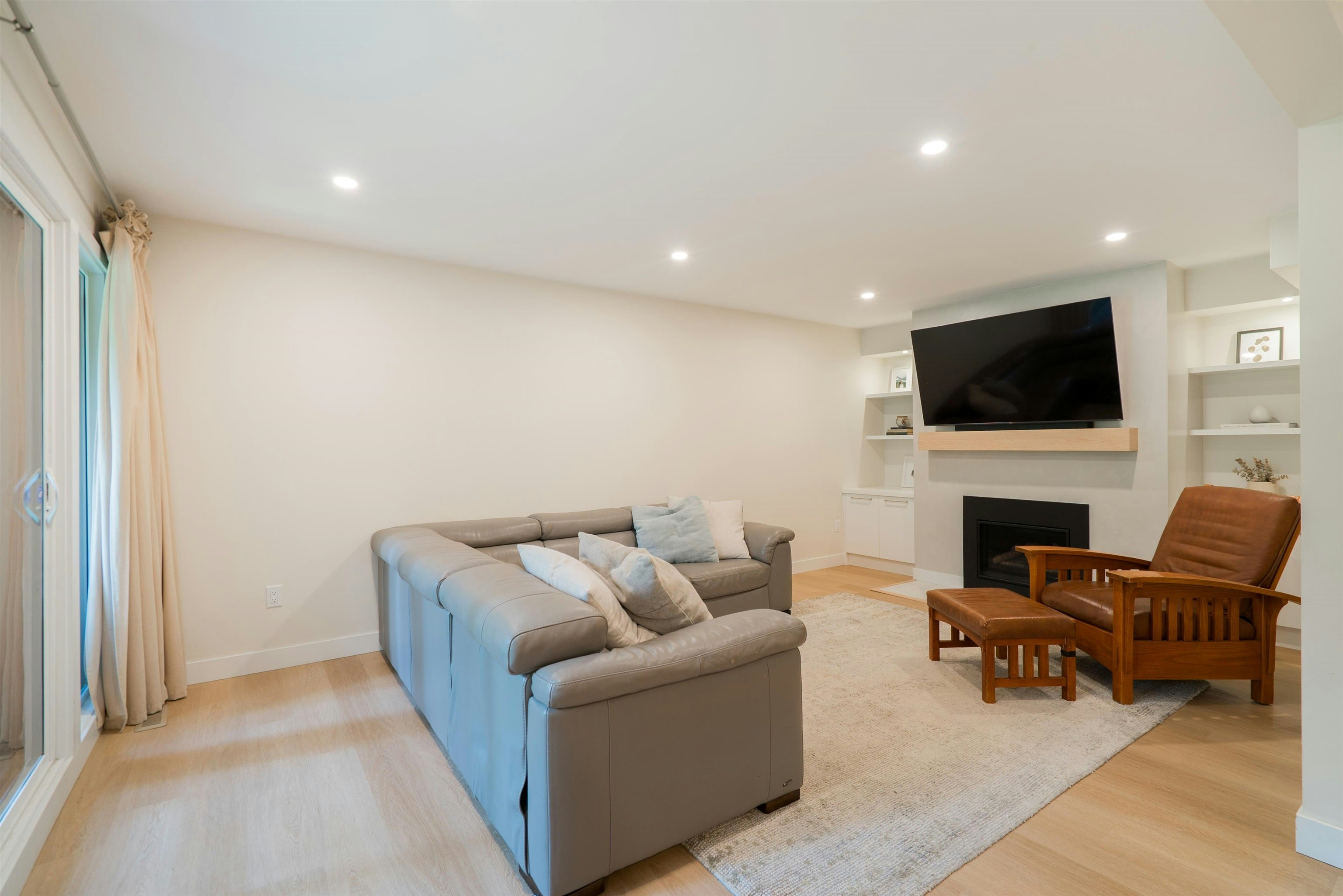 1139 Heritage Boulevard, North Vancouver, BC, V7J 3G8 - 3