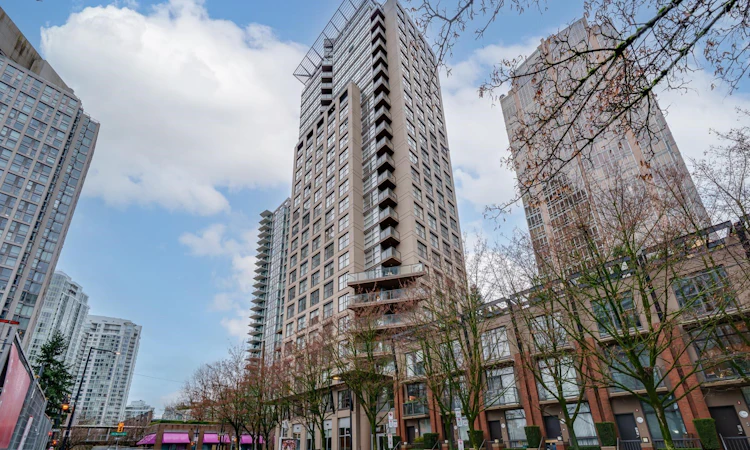 305-989 Beatty Street