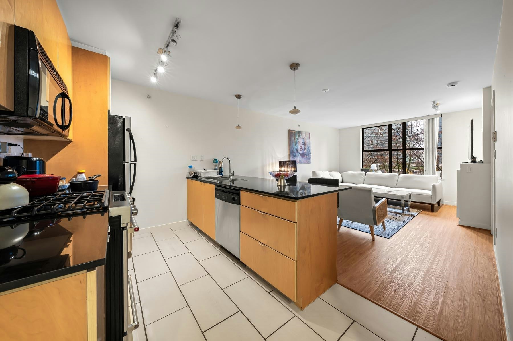 305-989 Beatty Street - 3