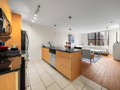 305-989 Beatty Street - 3