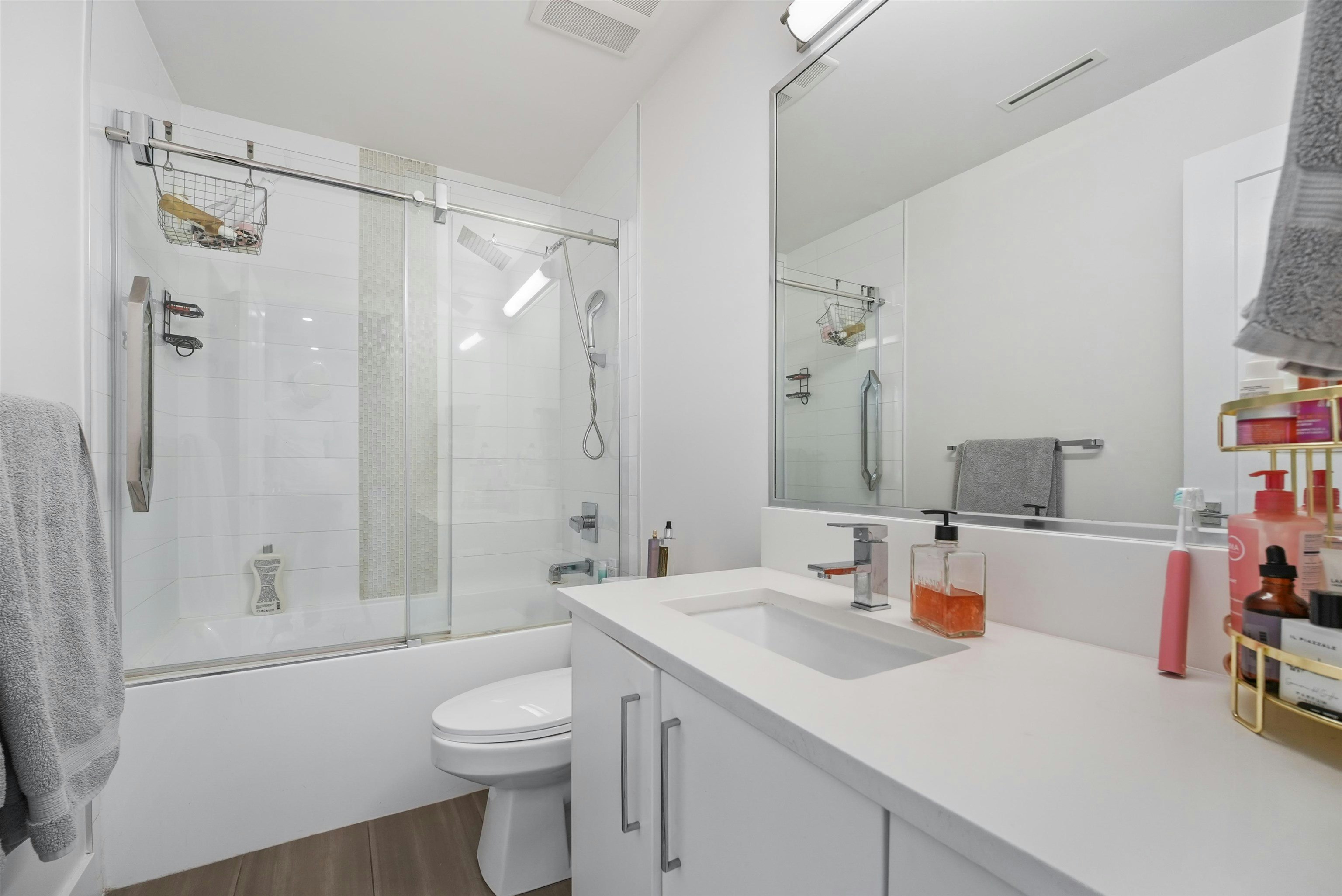 14-15177 60 Avenue, Surrey, BC, V3S 7B3 - 15