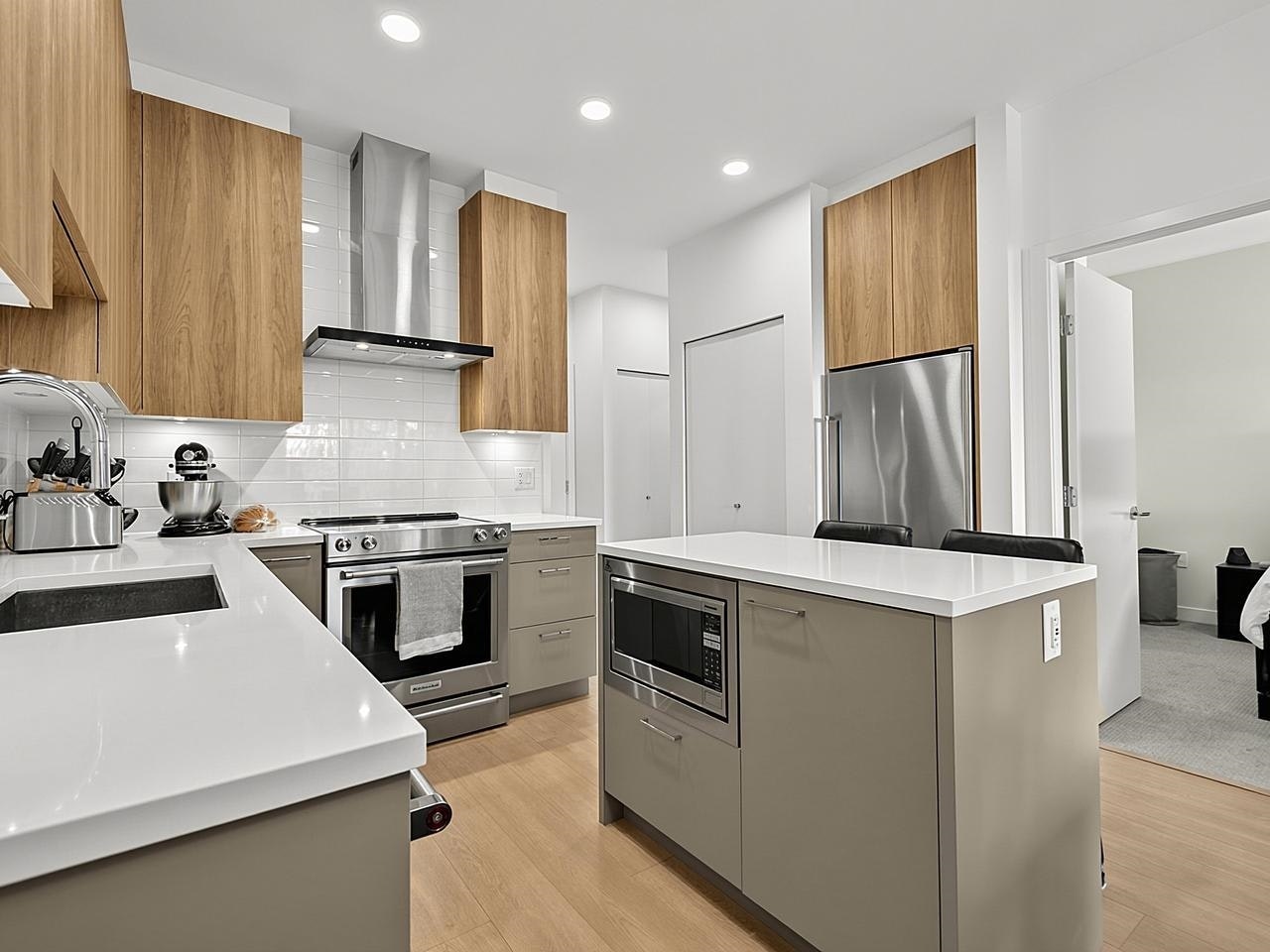 511-7599 15 Street, Burnaby, BC, V3N 0H9