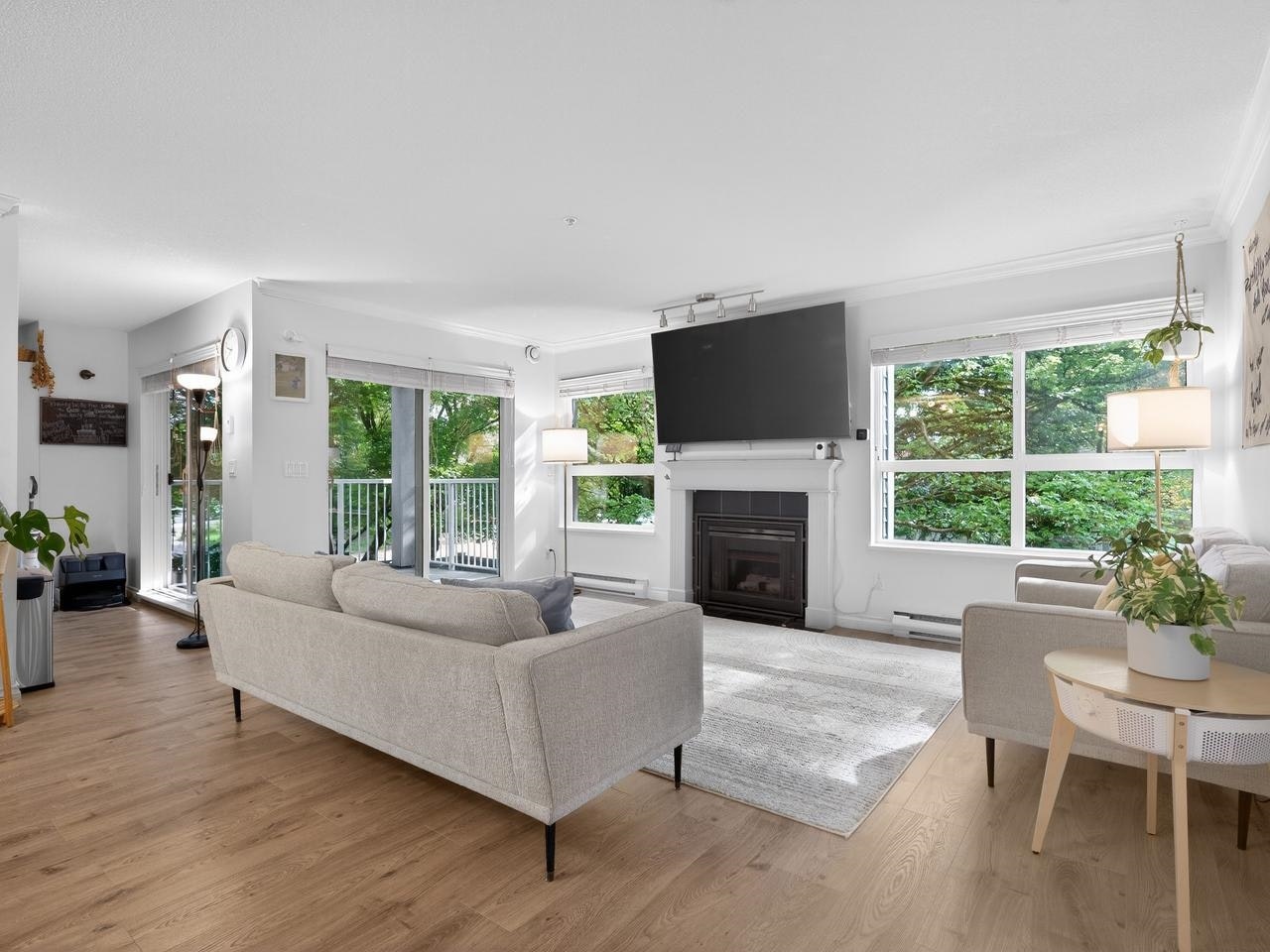 207-9668 148 Street, Surrey, BC, V3R 0W2