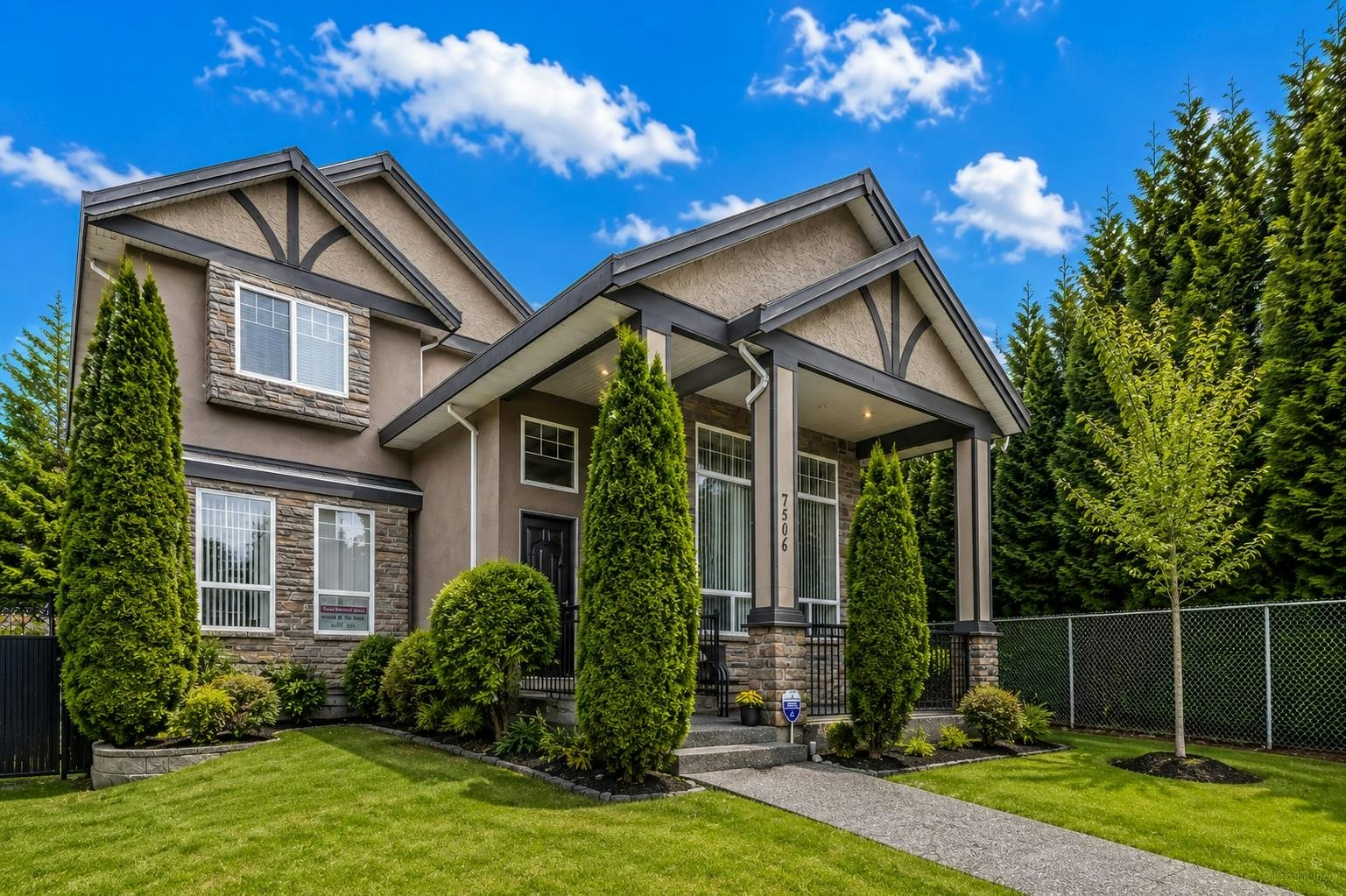 7506 143c Street, Surrey, BC, V3W 1S2