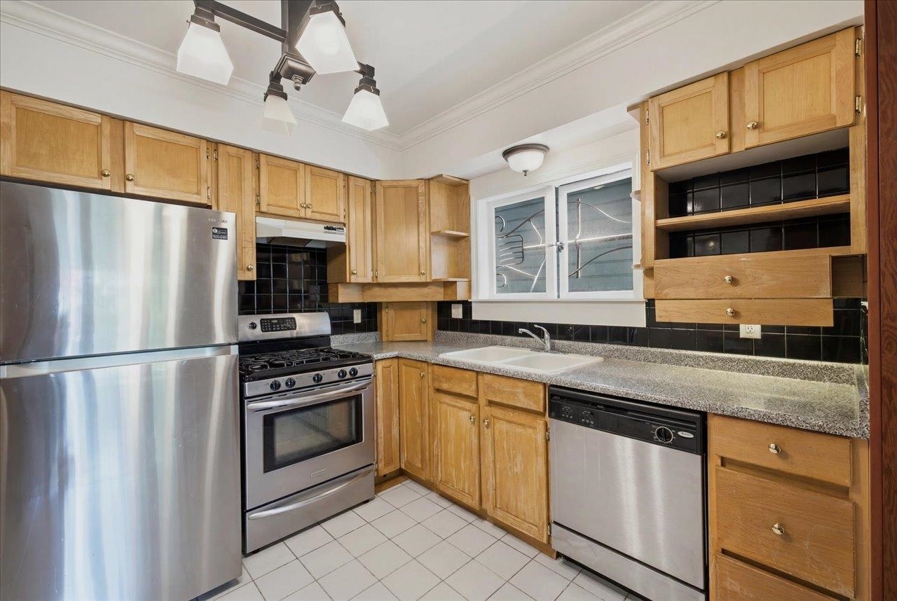 761 E 15th Avenue, Vancouver, BC, V5T 2R8 - 9