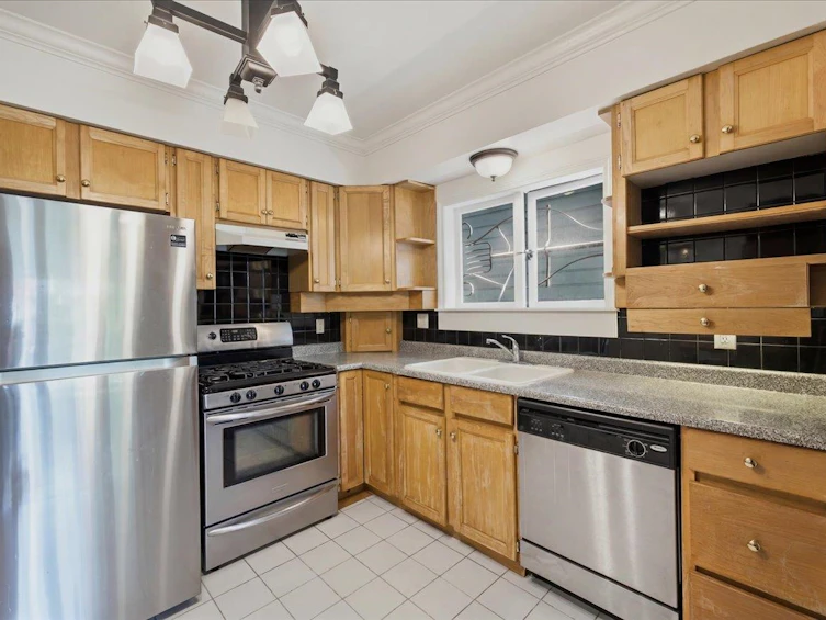761 E 15th Avenue, Vancouver, BC, V5T 2R8 - 9