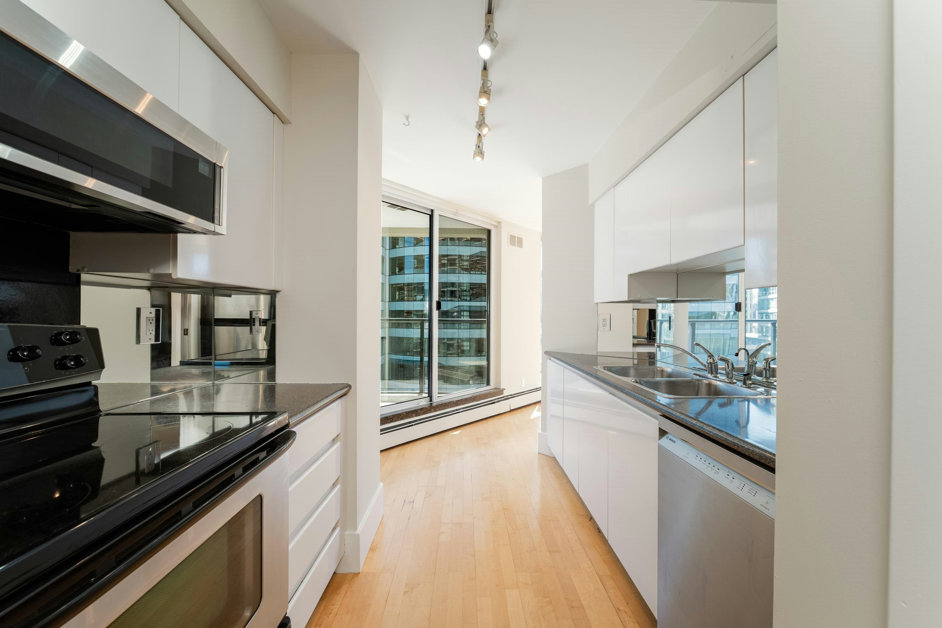 905-1010 Burnaby Street, Vancouver, BC, V6E 4L8 - 18