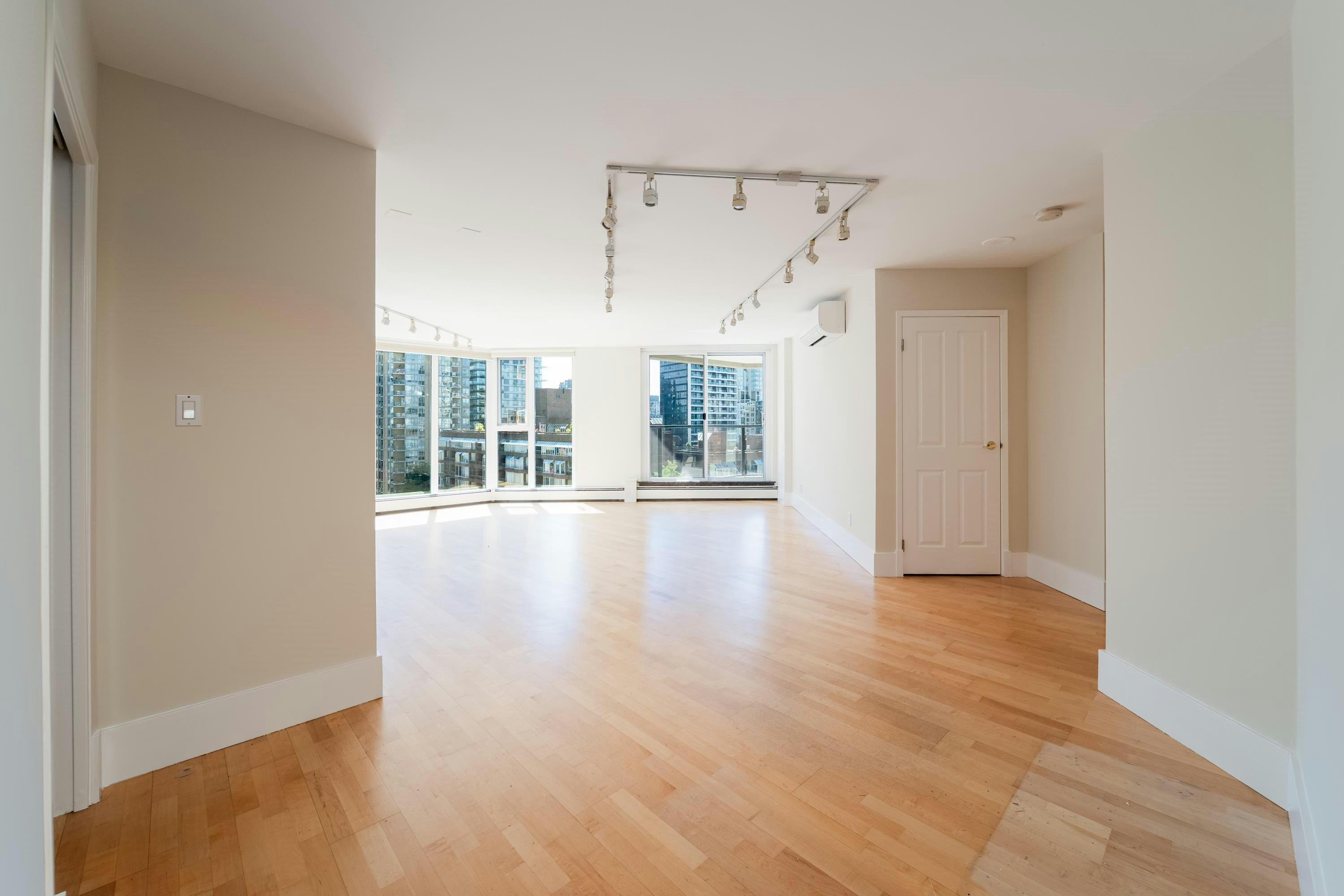 905-1010 Burnaby Street, Vancouver, BC, V6E 4L8 - 9