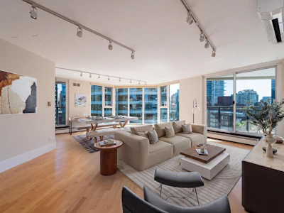 905-1010 Burnaby Street - 2