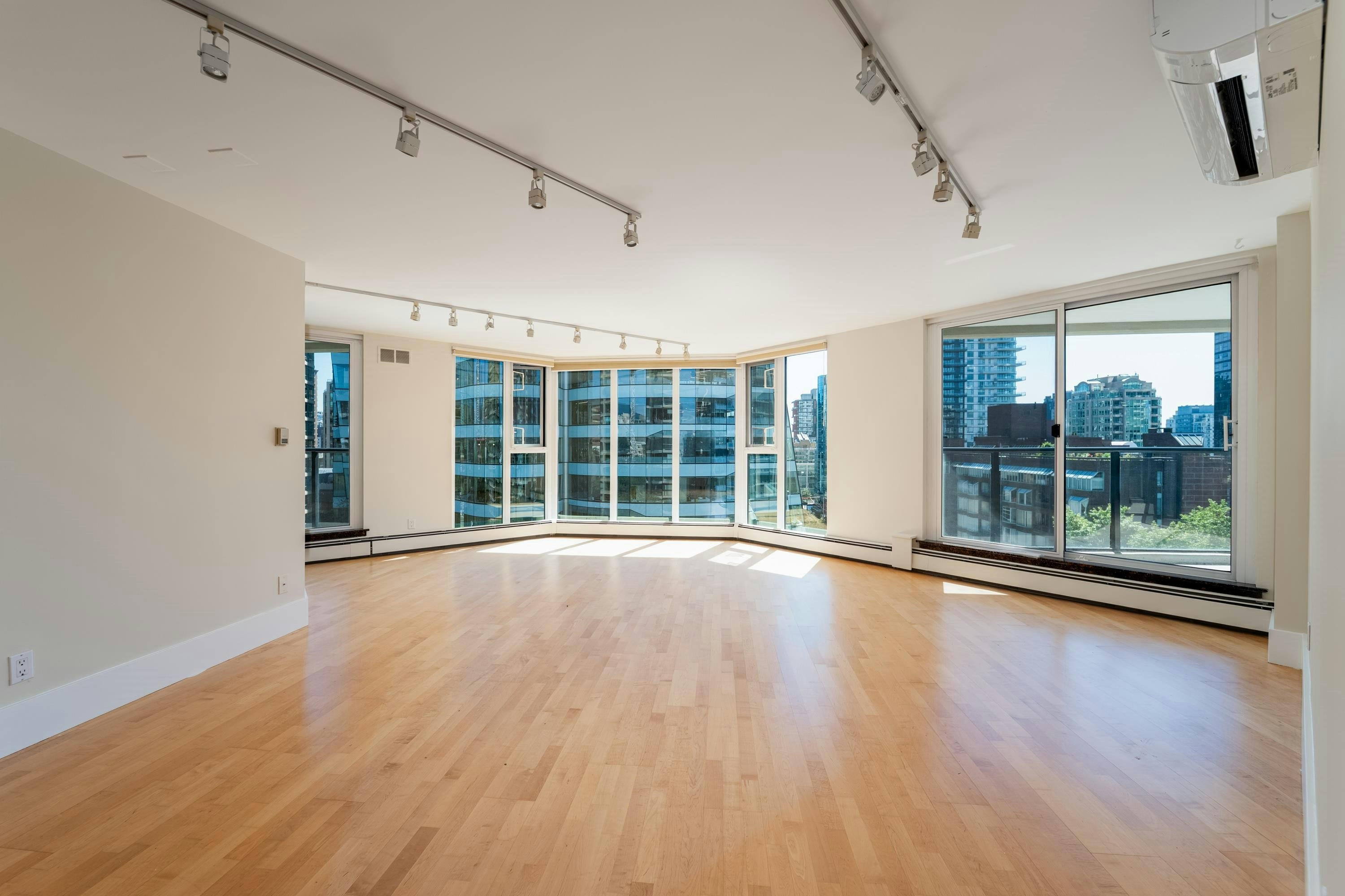 905-1010 Burnaby Street, Vancouver, BC, V6E 4L8 - 11