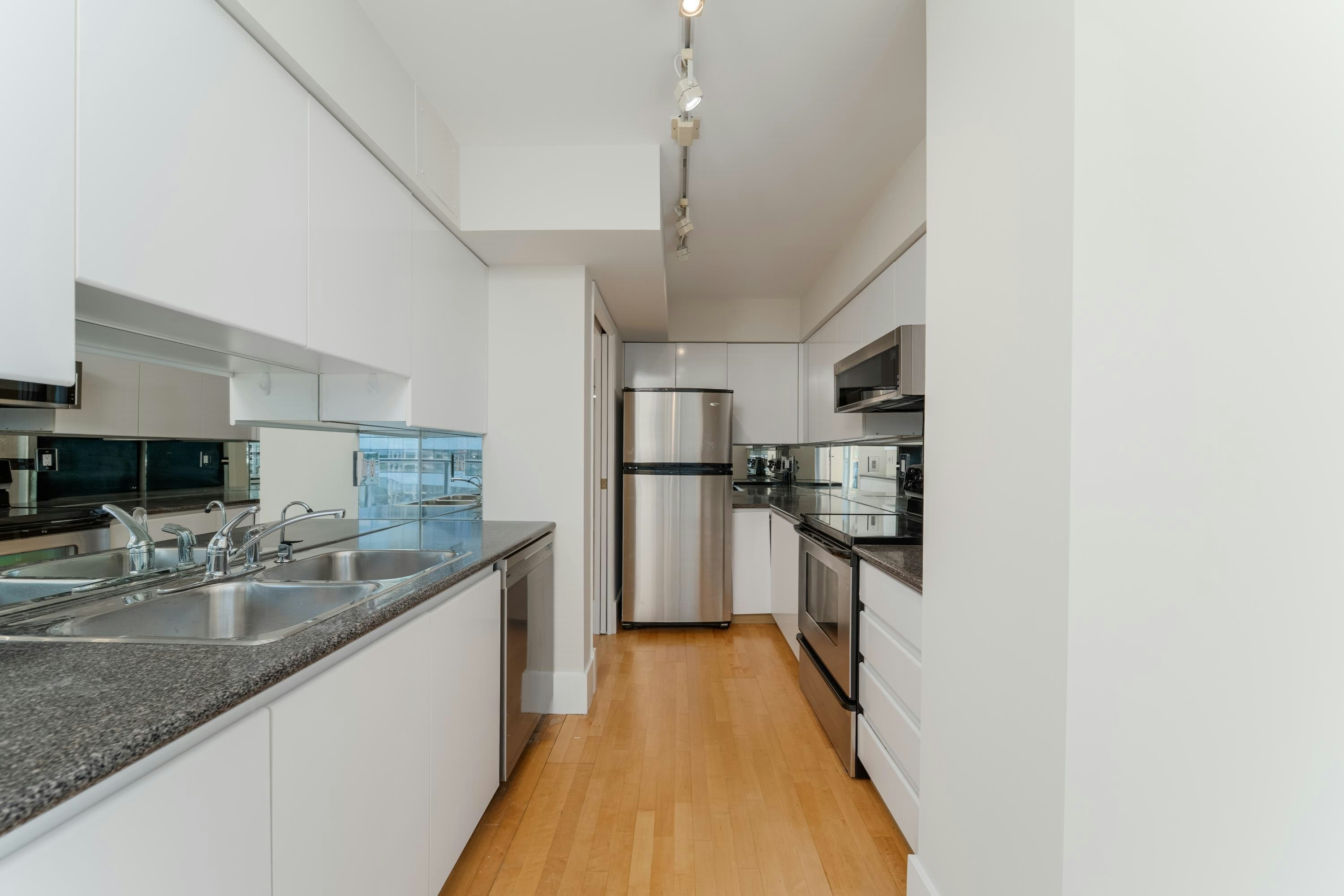905-1010 Burnaby Street, Vancouver, BC, V6E 4L8 - 17