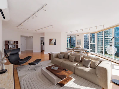 905-1010 Burnaby Street - 3