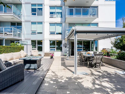 610-988 Quayside Drive - 2