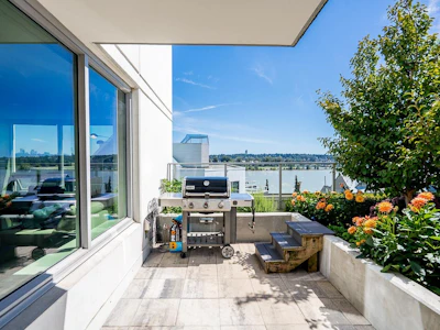 610-988 Quayside Drive - 5