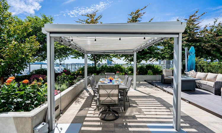 610-988 Quayside Drive
