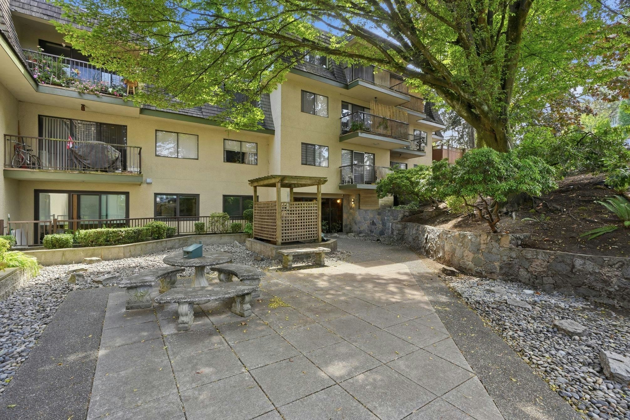 210-466 E Eighth Avenue, New Westminster, BC, V3L 4L2