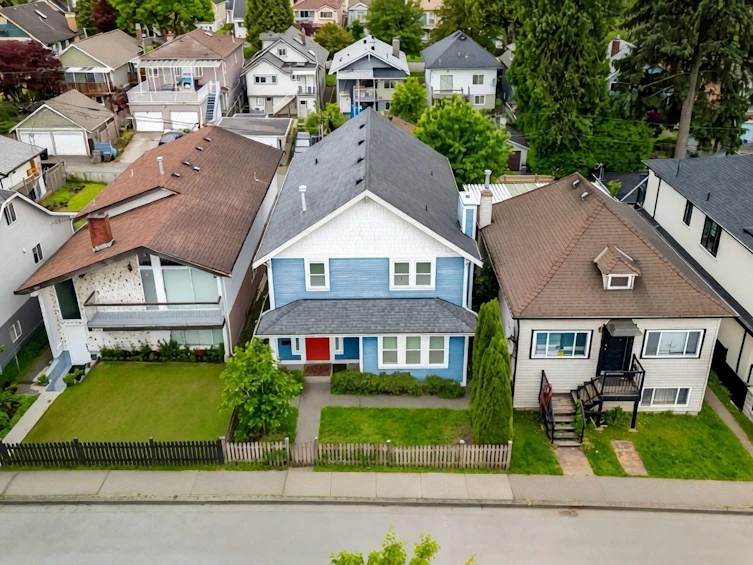 3795 Fleming Street, Vancouver, BC, V5N 3W1 - 3