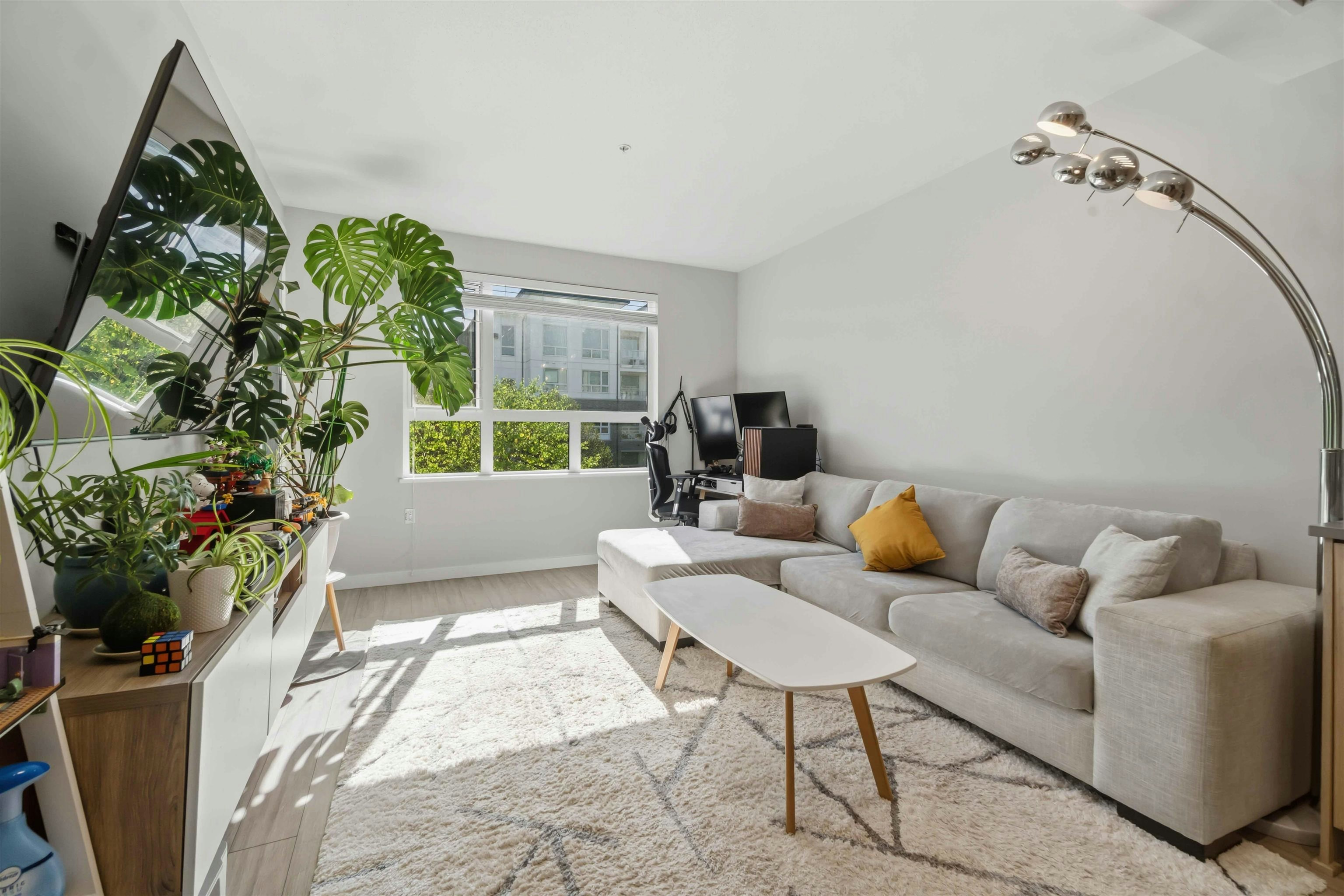 319-9213 Odlin Road - 5