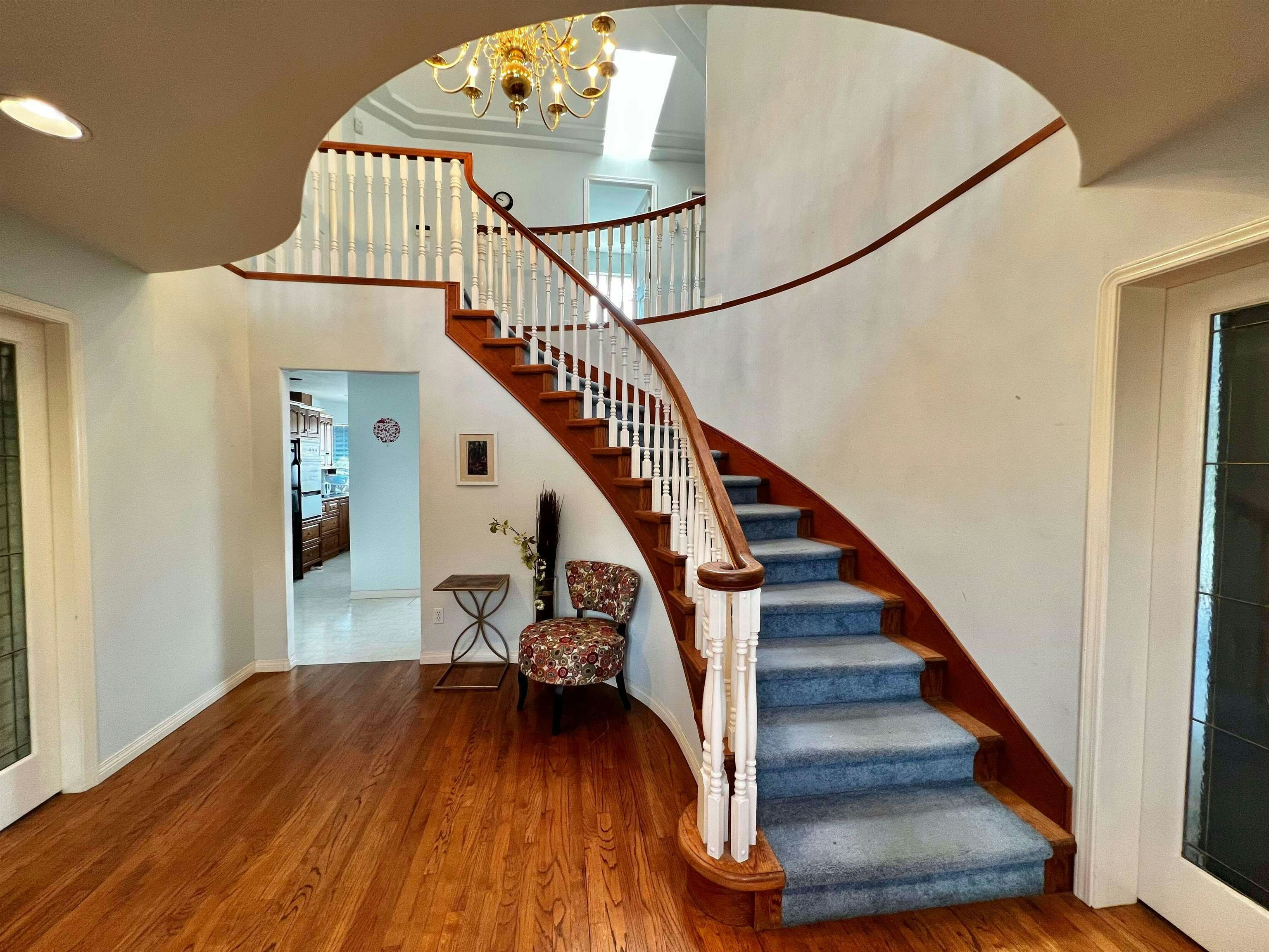 D-4864 Watling Street, Burnaby, BC, V5W 2N6