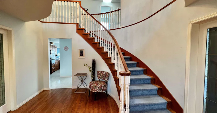 D-4864 Watling Street, Burnaby, BC, V5W 2N6