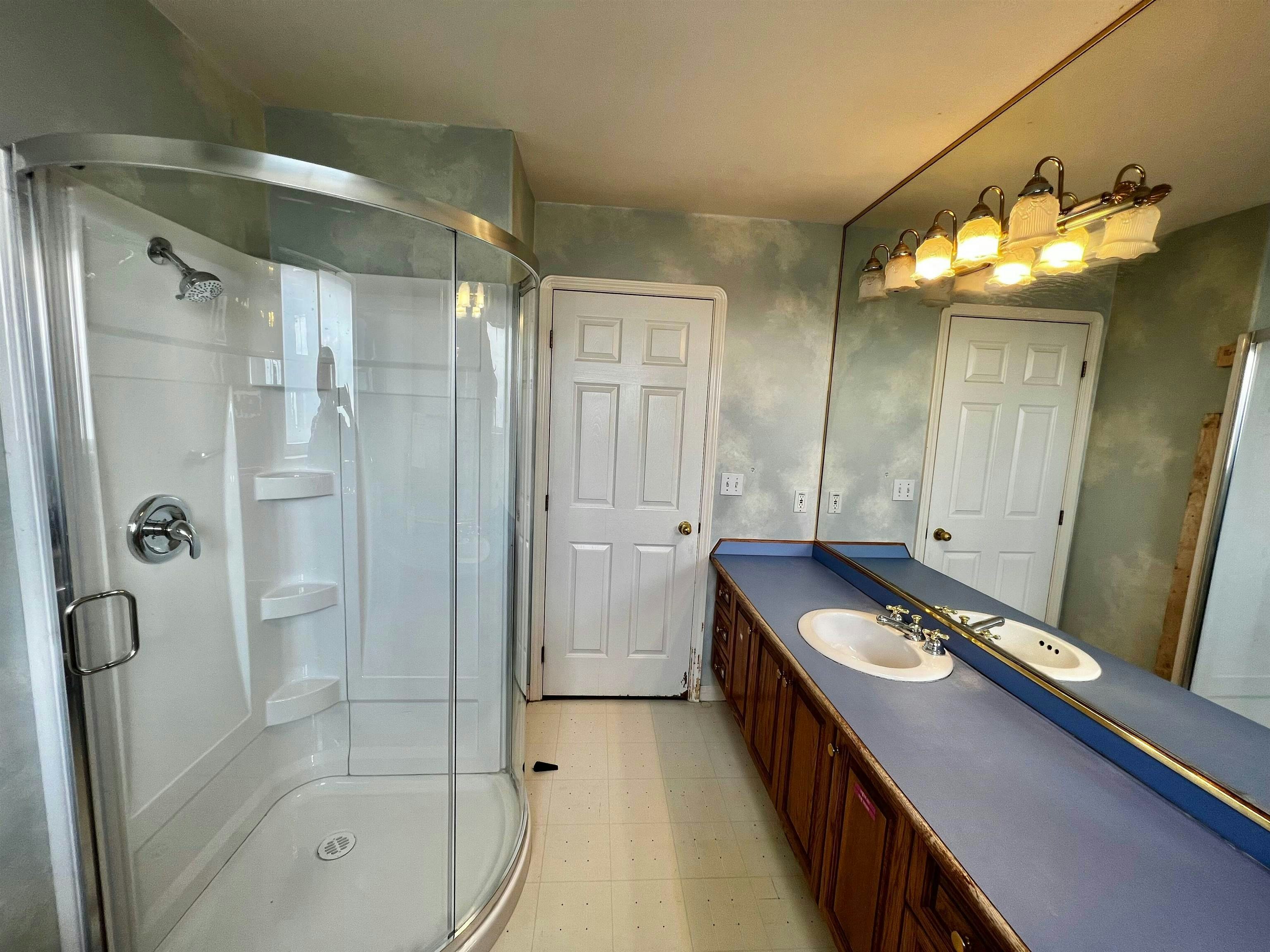 D-4864 Watling Street, Burnaby, BC, V5W 2N6 - 5