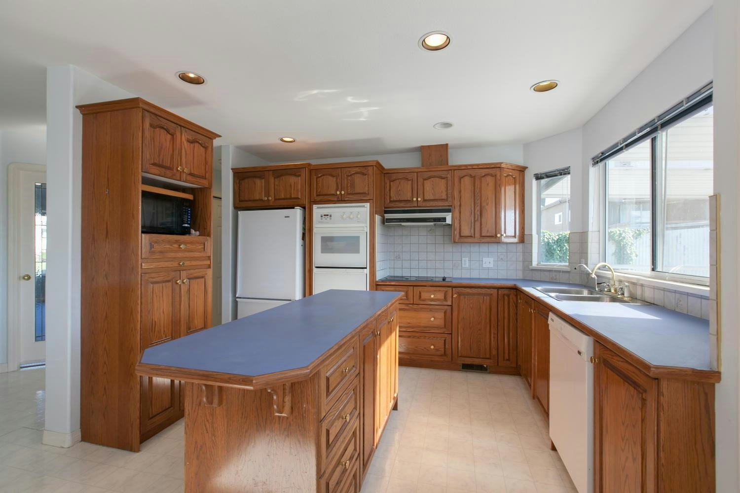 D-4864 Watling Street, Burnaby, BC, V5W 2N6 - 7