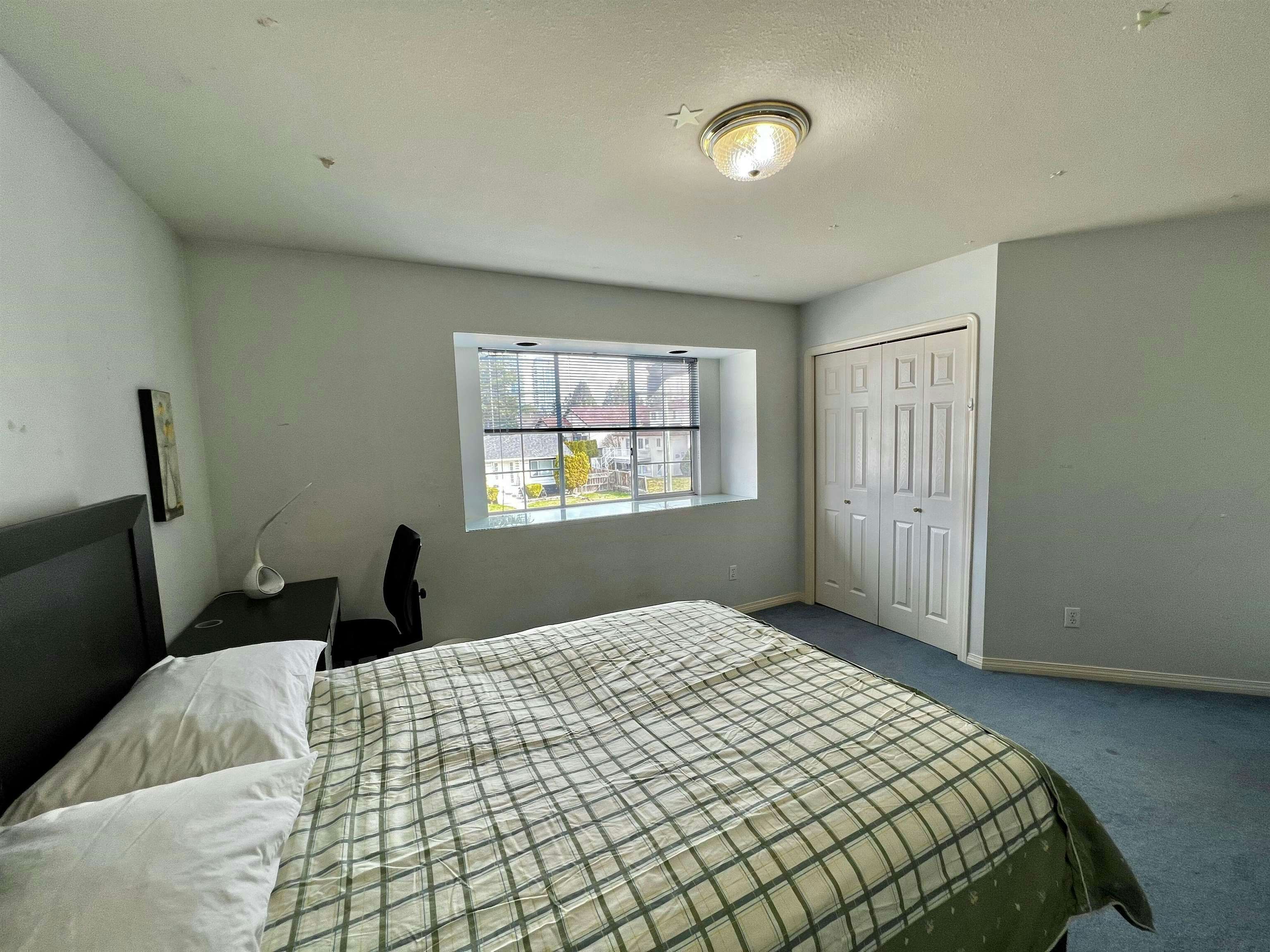 D-4864 Watling Street, Burnaby, BC, V5W 2N6 - 2