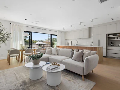 3-2124 E 8 Avenue - 2