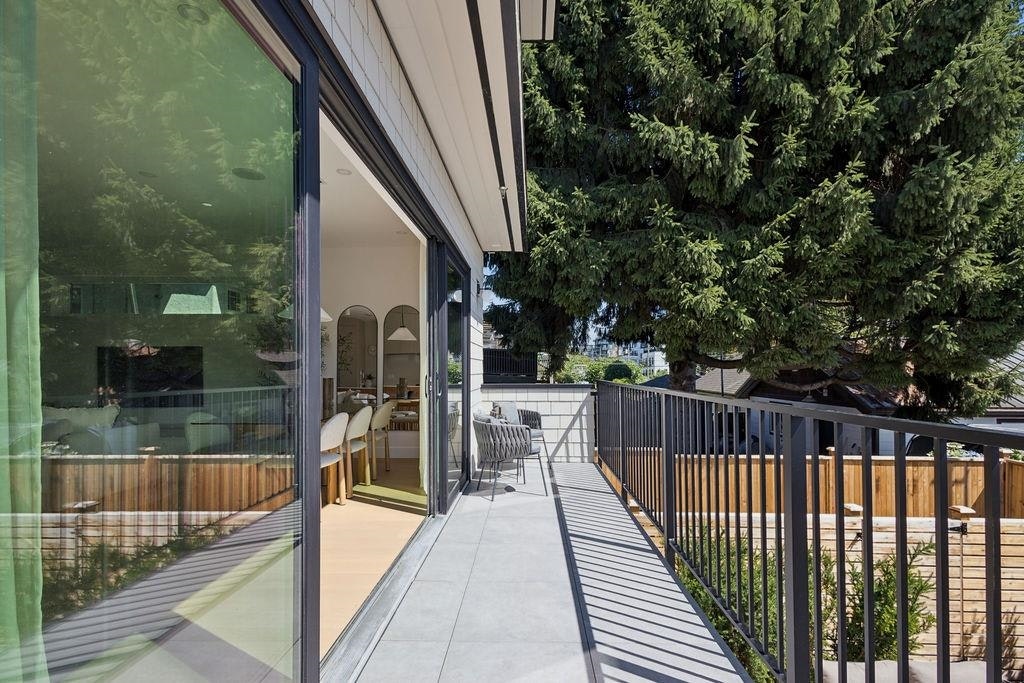3-2124 E 8 Avenue - 4