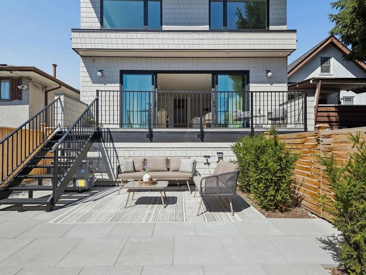 3-2124 E 8 Avenue, Vancouver, BC, V5N 1V5