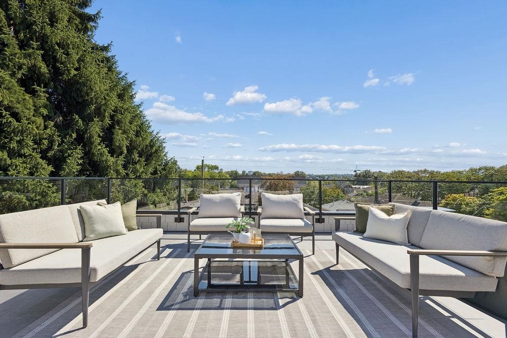 1-2124 E 8 Avenue - 2
