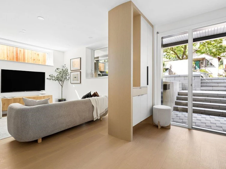 2-2124 E 8 Avenue, Vancouver, BC, V5N 1V5