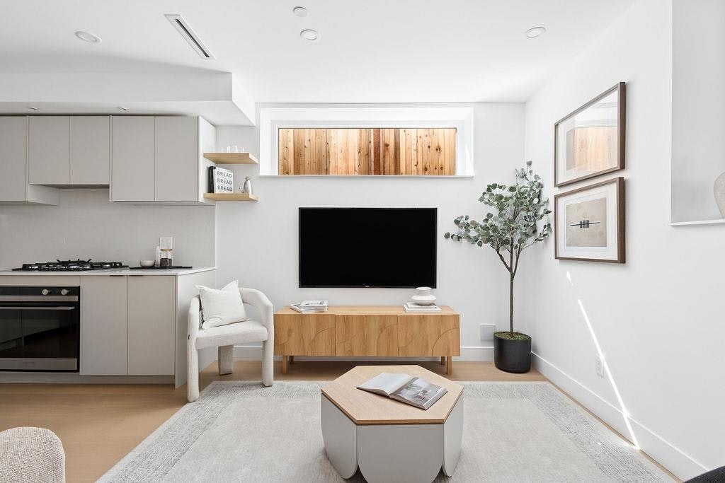 2-2124 E 8 Avenue, Vancouver, BC, V5N 1V5 - 12