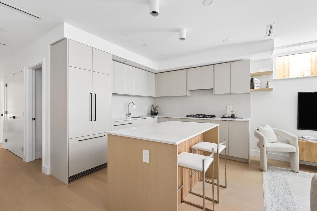 2-2124 E 8 Avenue - 4